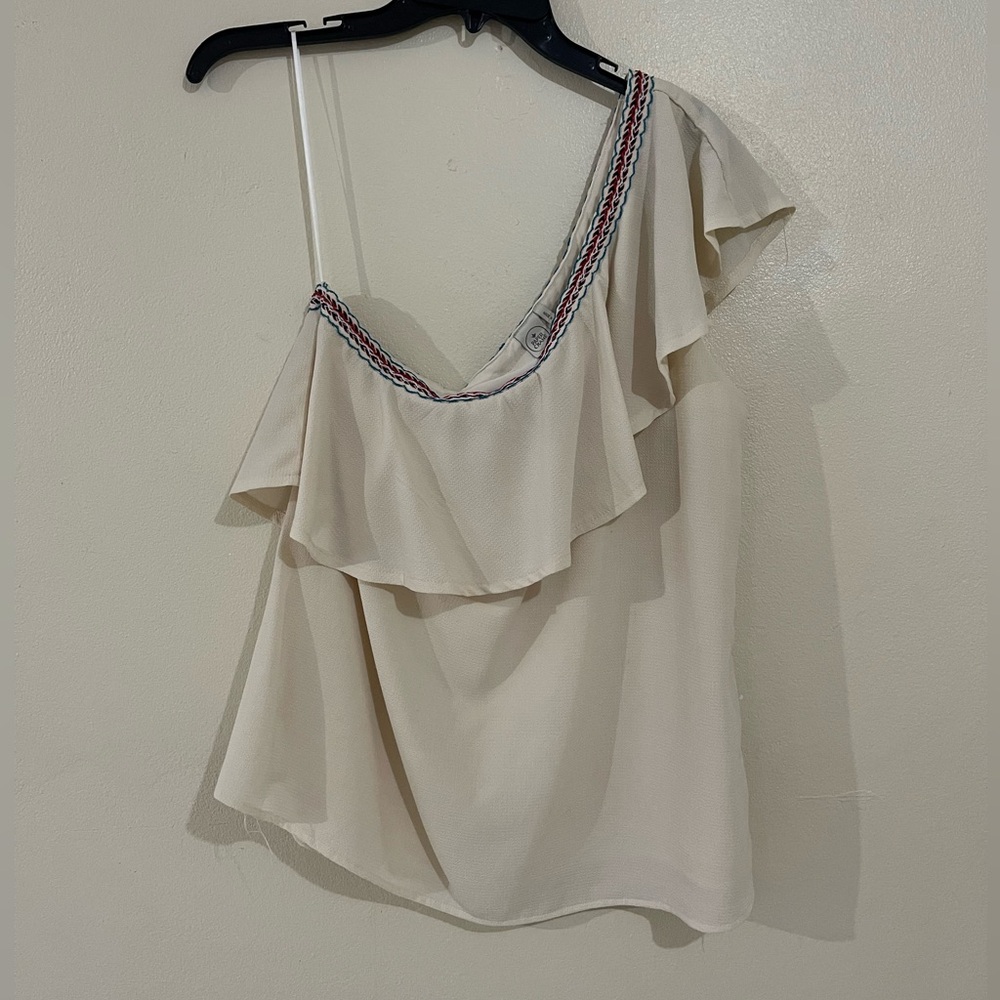 One shoulder top